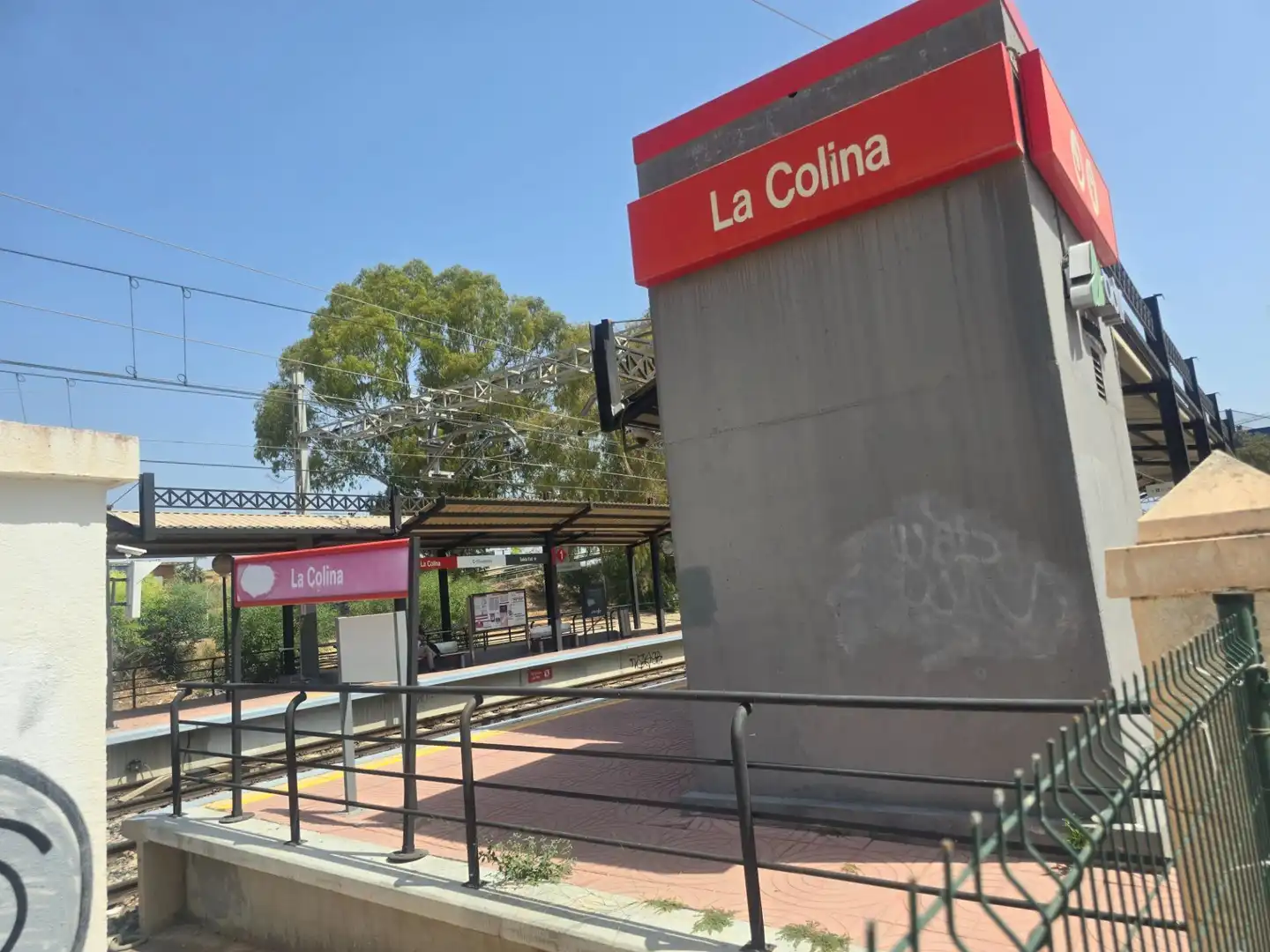 Vista exterior de Pis en venda en Torremolinos amb Jardí privat, Terrassa i Piscina comunitària