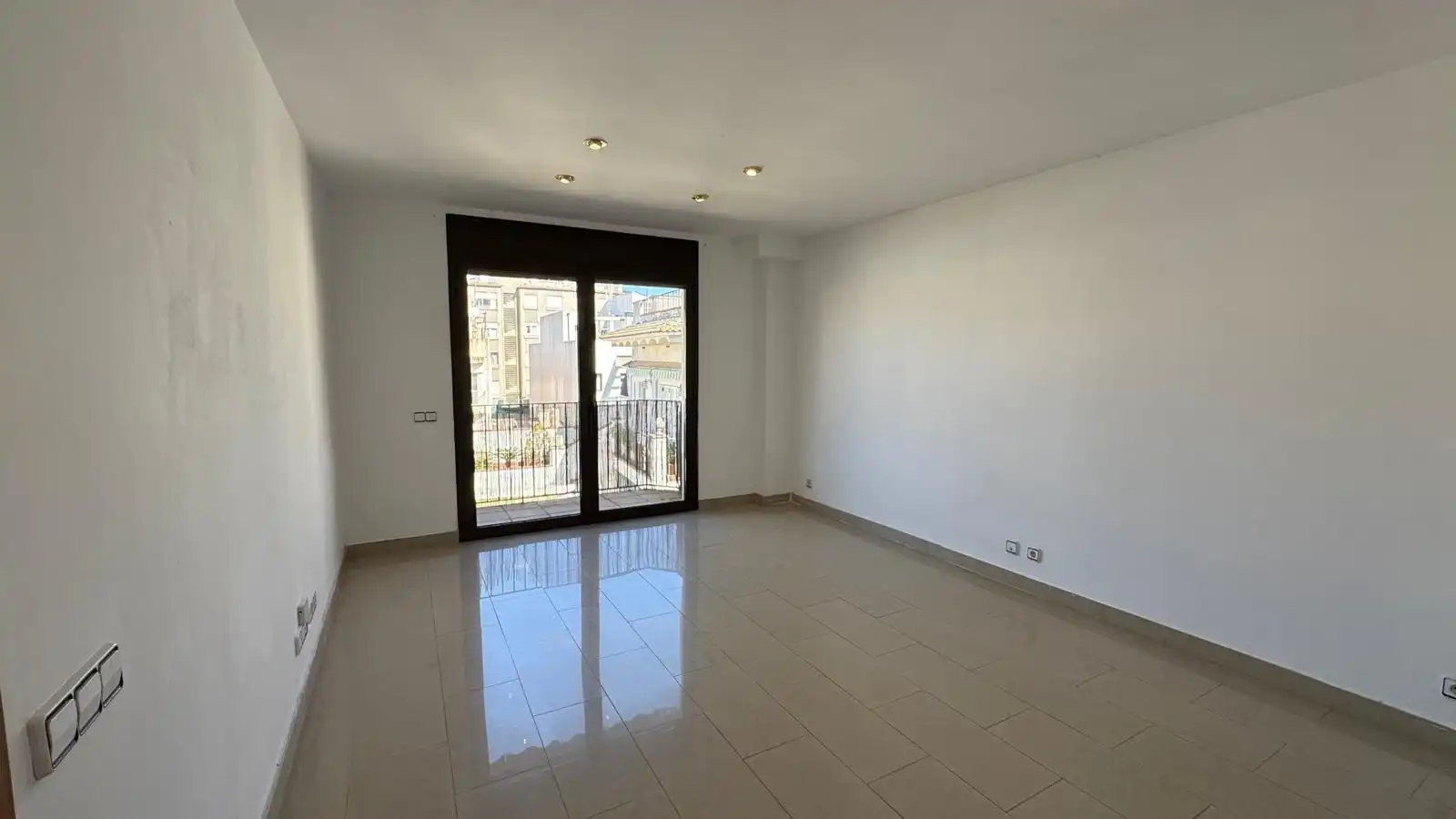 Vista exterior de Dúplex en venda en Calella amb Aire condicionat, Terrassa i Balcó