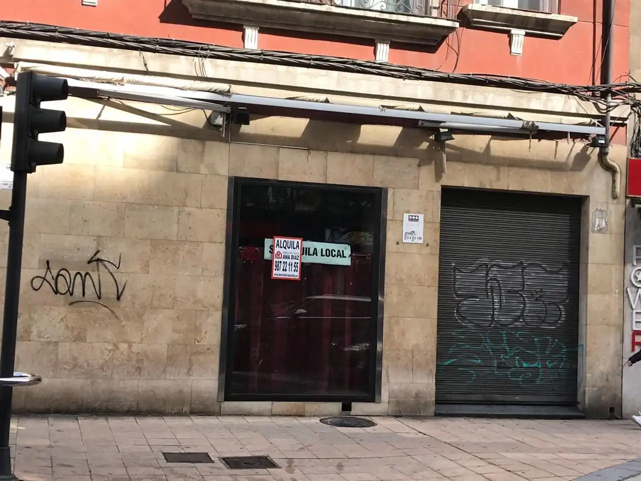 Locale commerciale in affitto a Calle Lancia 8 24004 Leon