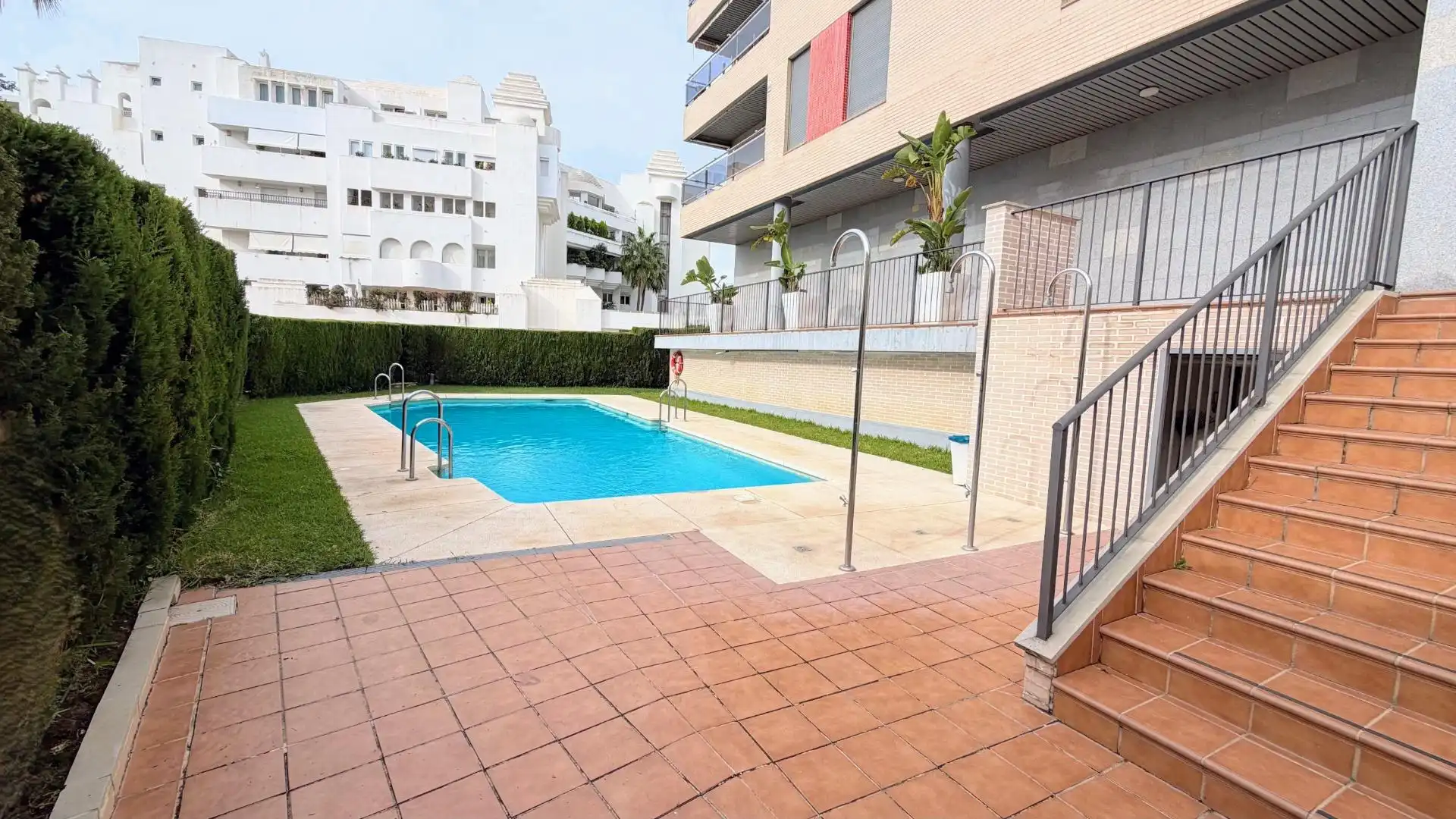 Swimming pool of Flat for rent in El Bajondillo