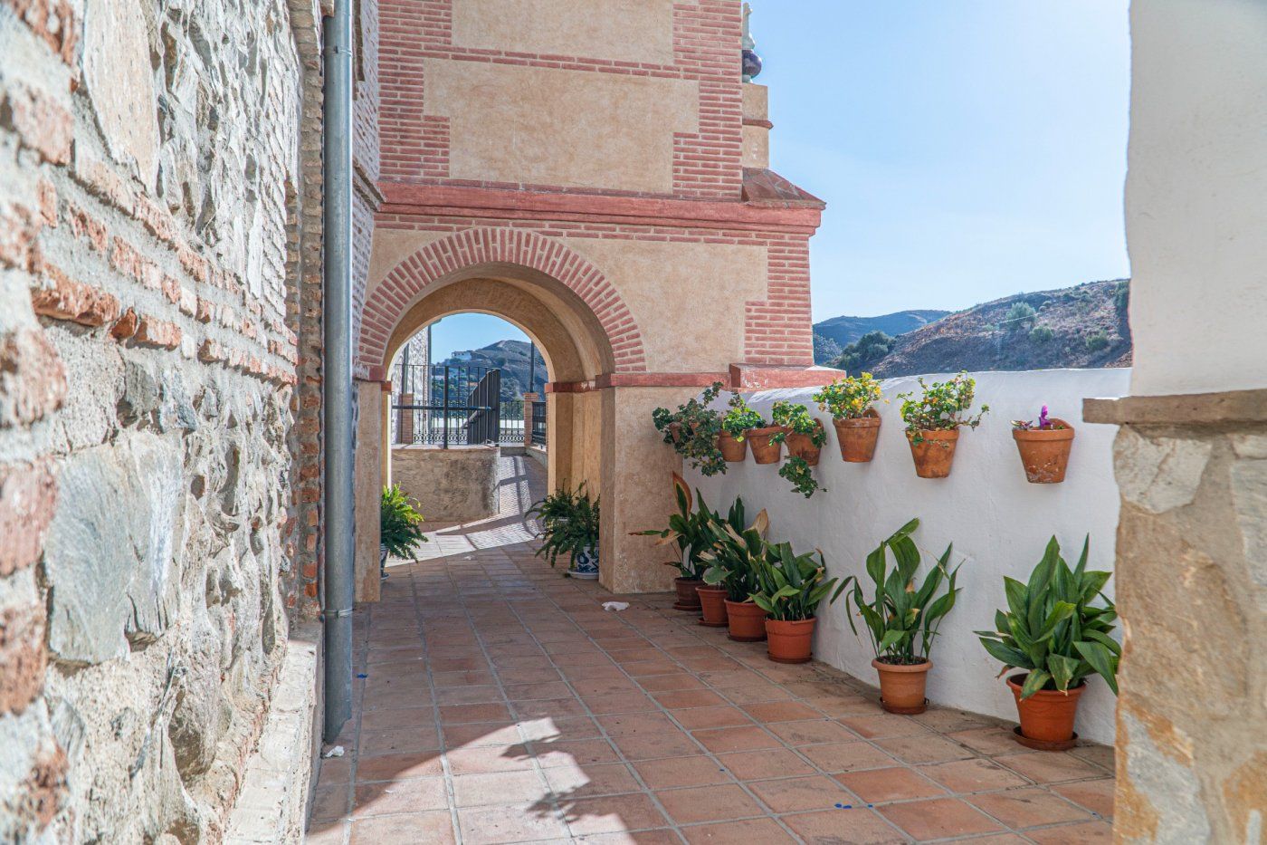 Vista exterior de Finca rústica en venda en El Borge amb Terrassa