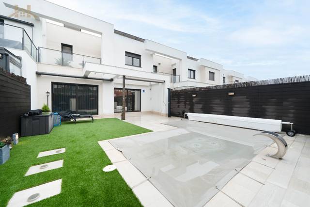 Casa-chalet en Venta en Calle del Marqués de la Victoria en Cortijo Sur