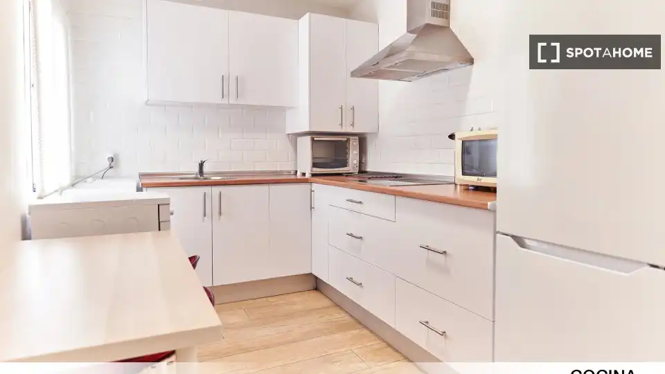 Küche von Wohnung zur untervermieten in Sevilla mit Klimaanlage, Terrasse und Möbliert