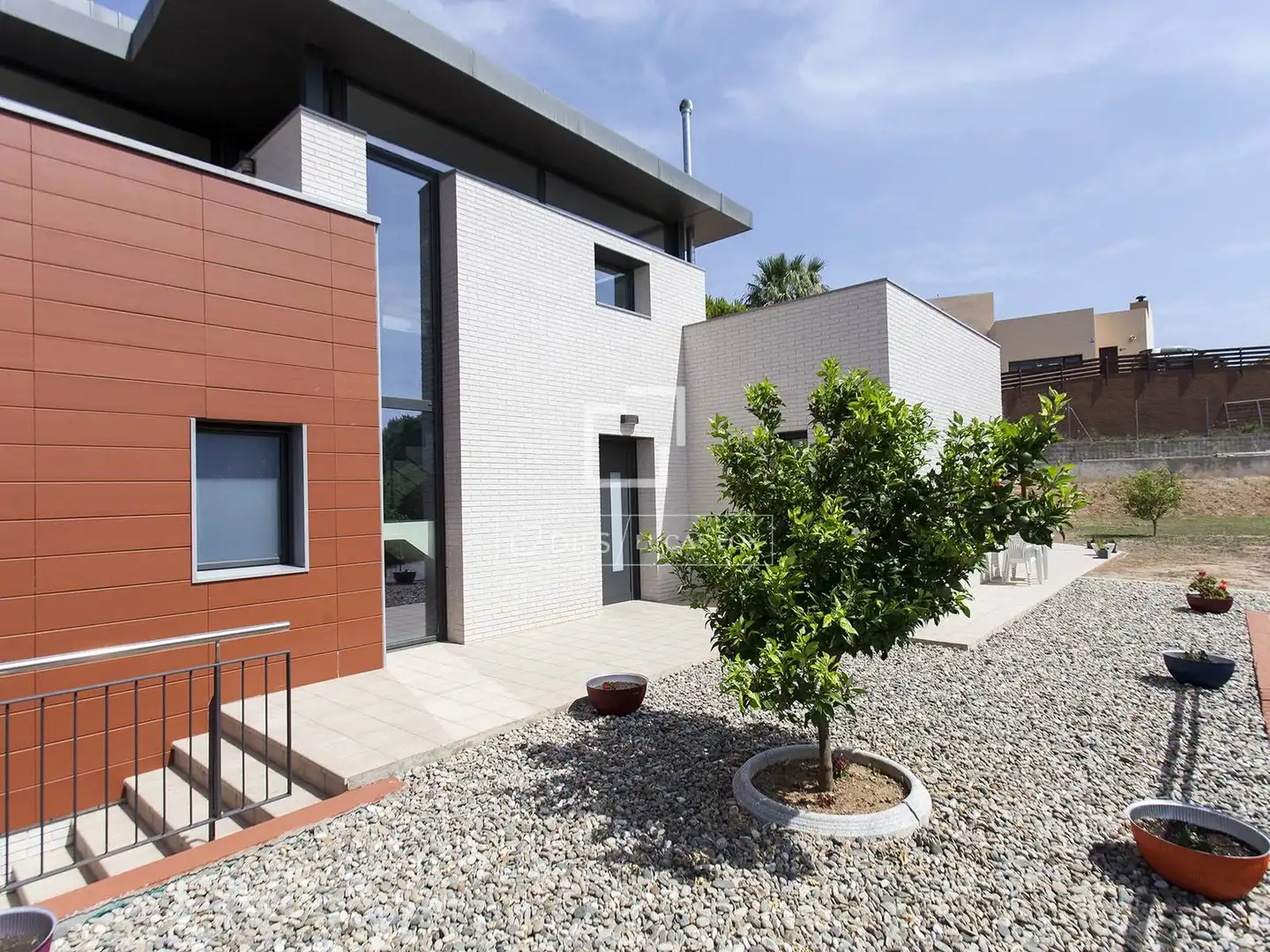 Vista exterior de Casa o xalet en venda en Sant Pere de Ribes amb Aire condicionat, Jardí privat i Parquet