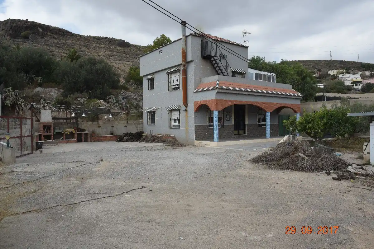 Vista exterior de Finca rústica en venda en Berja amb Jardí privat, Terrassa i Piscina