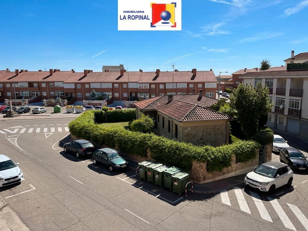 Außenansicht von Wohnung miete in Villares de la Reina mit Heizung, Terrasse und Ofen