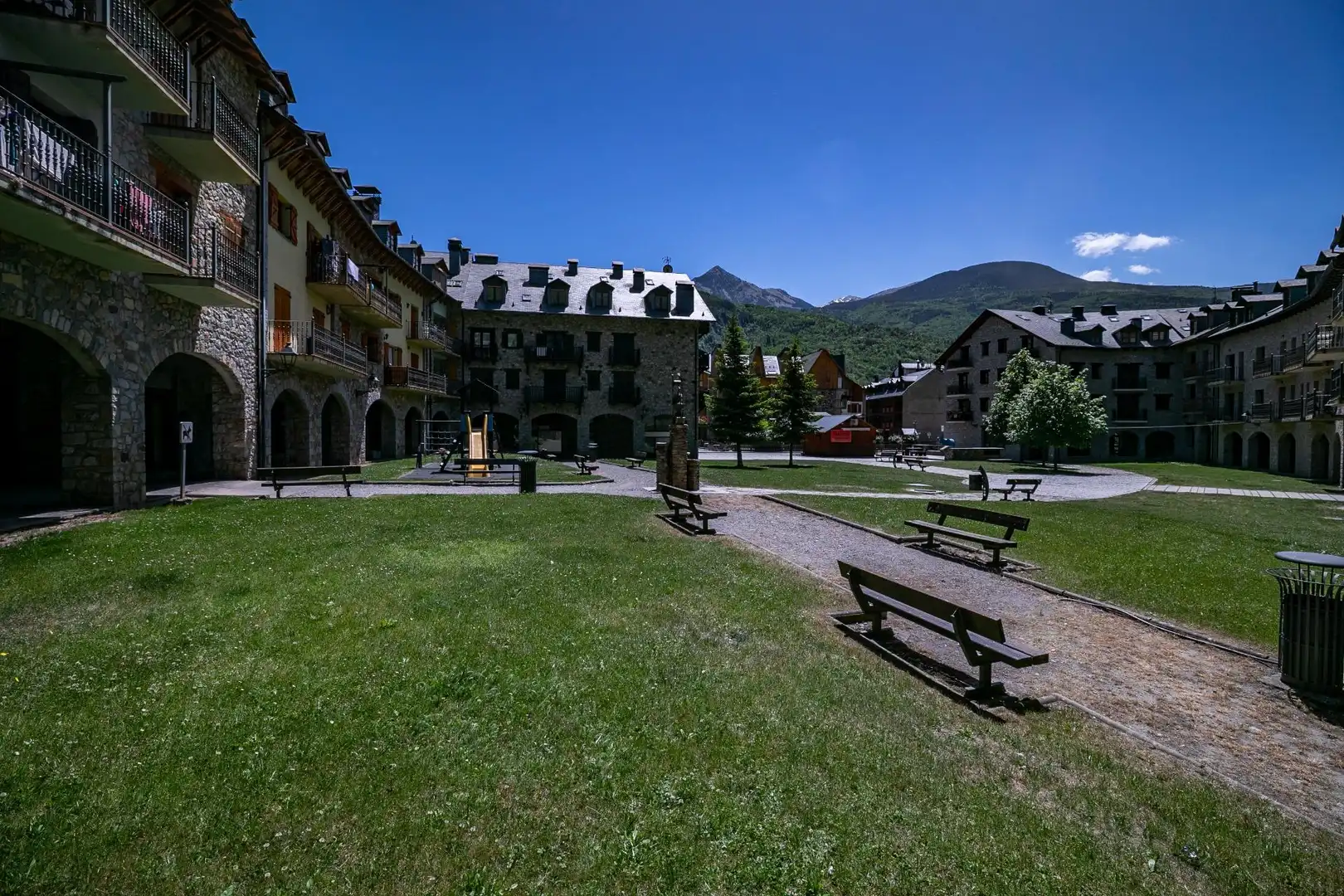 Vista exterior de Local en venta en Benasque
