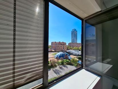 Exterior view of Flat for sale in  Barcelona Capital  with Air Conditioner and Heating