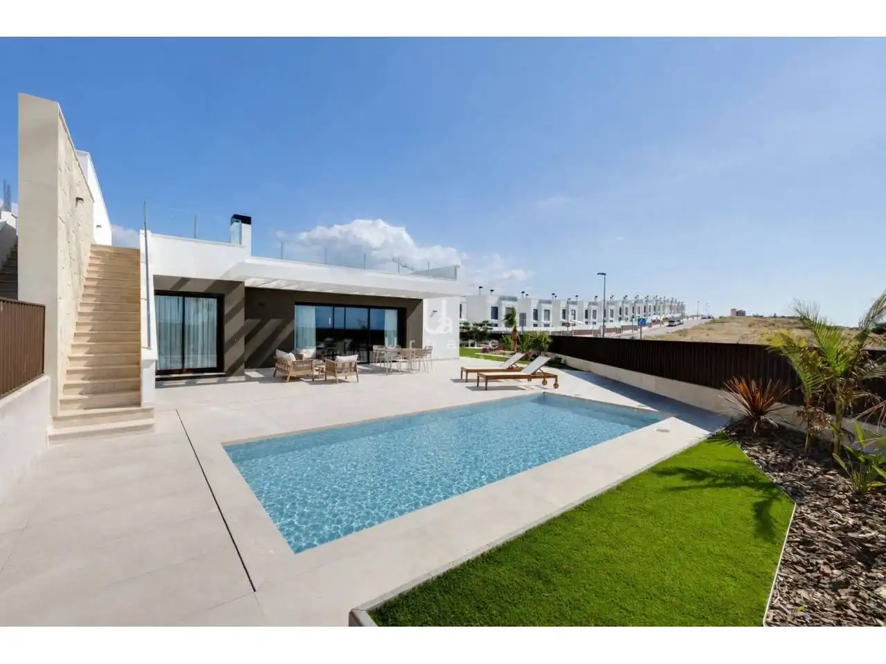 Chalet con piscina en venta en Calle Llentiscle