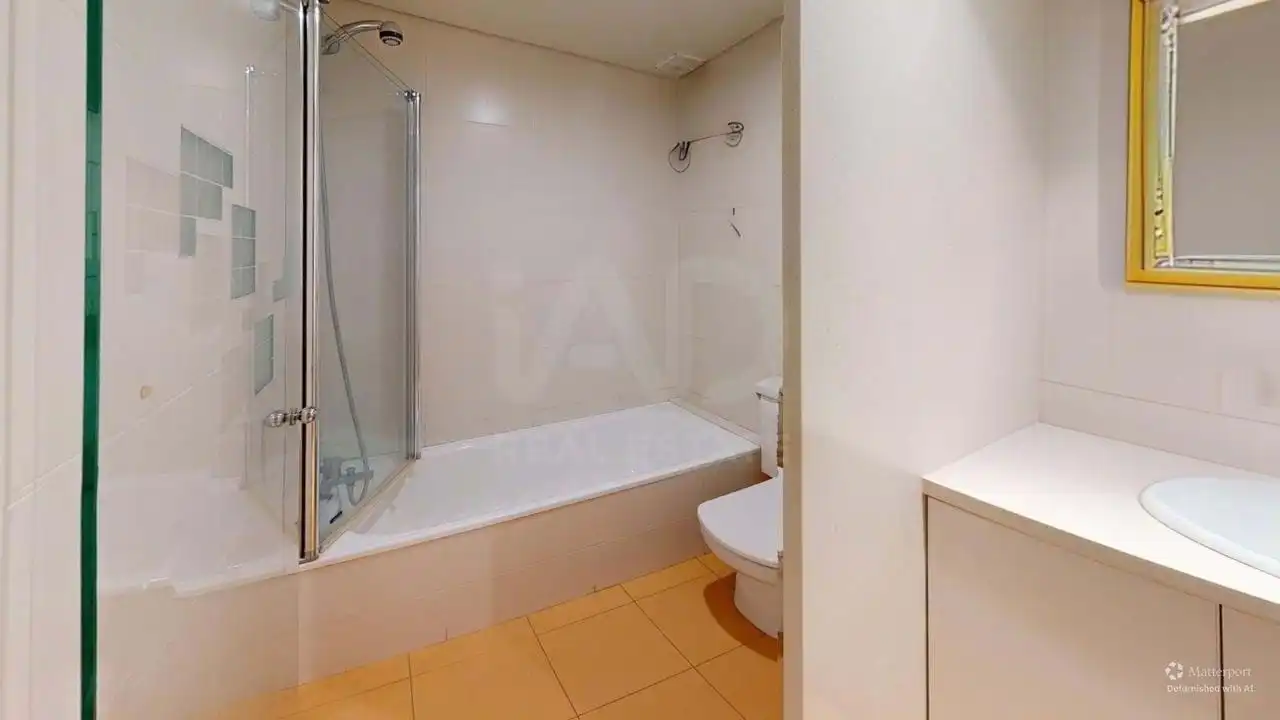 Badezimmer von Wohnung zum Verkauf in Canet de Mar mit Klimaanlage, Heizung und Terrasse