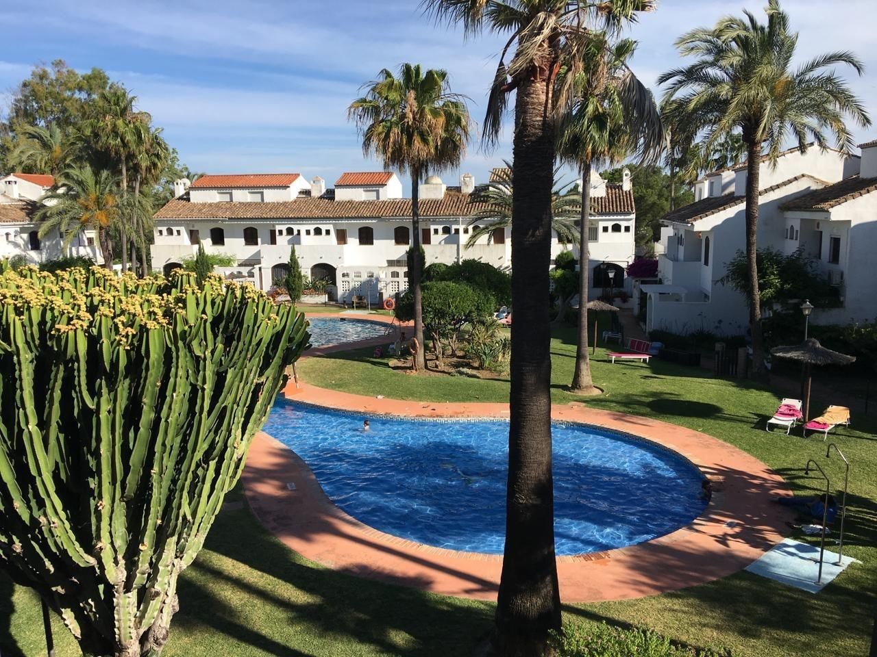 Jardí de Casa adosada en venda en Estepona amb Aire condicionat, Jardí privat i Terrassa