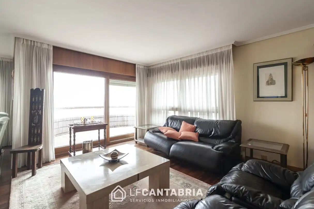 Sala de estar de Dúplex en venta en Santander con Calefacción y Terraza