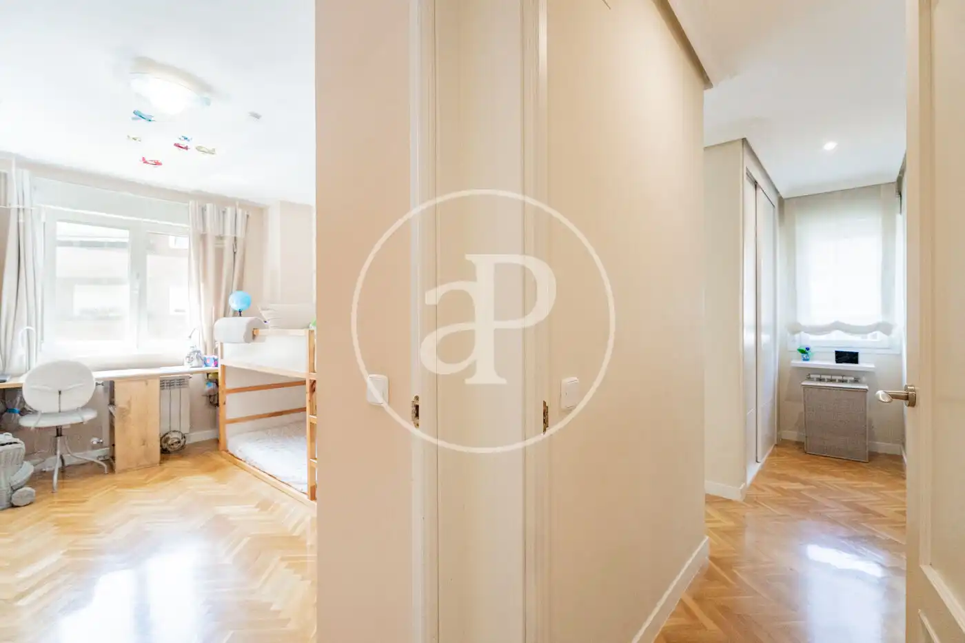 Wohnung zum Verkauf in Pozuelo de Alarcón mit Klimaanlage, Heizung und Privatgarten