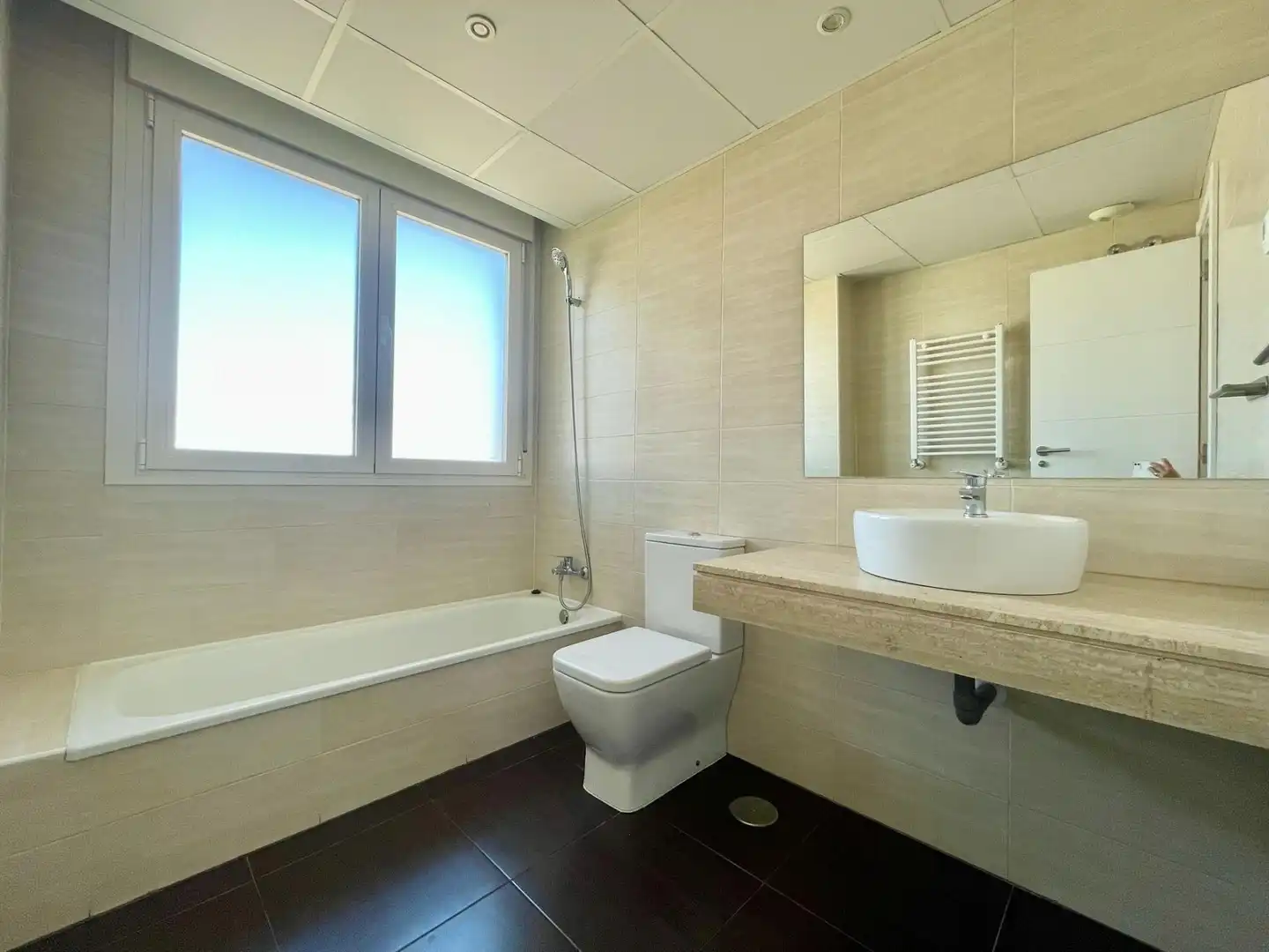 Baño de Casa adosada de alquiler en Majadahonda con Aire acondicionado, Calefacción y Jardín privado