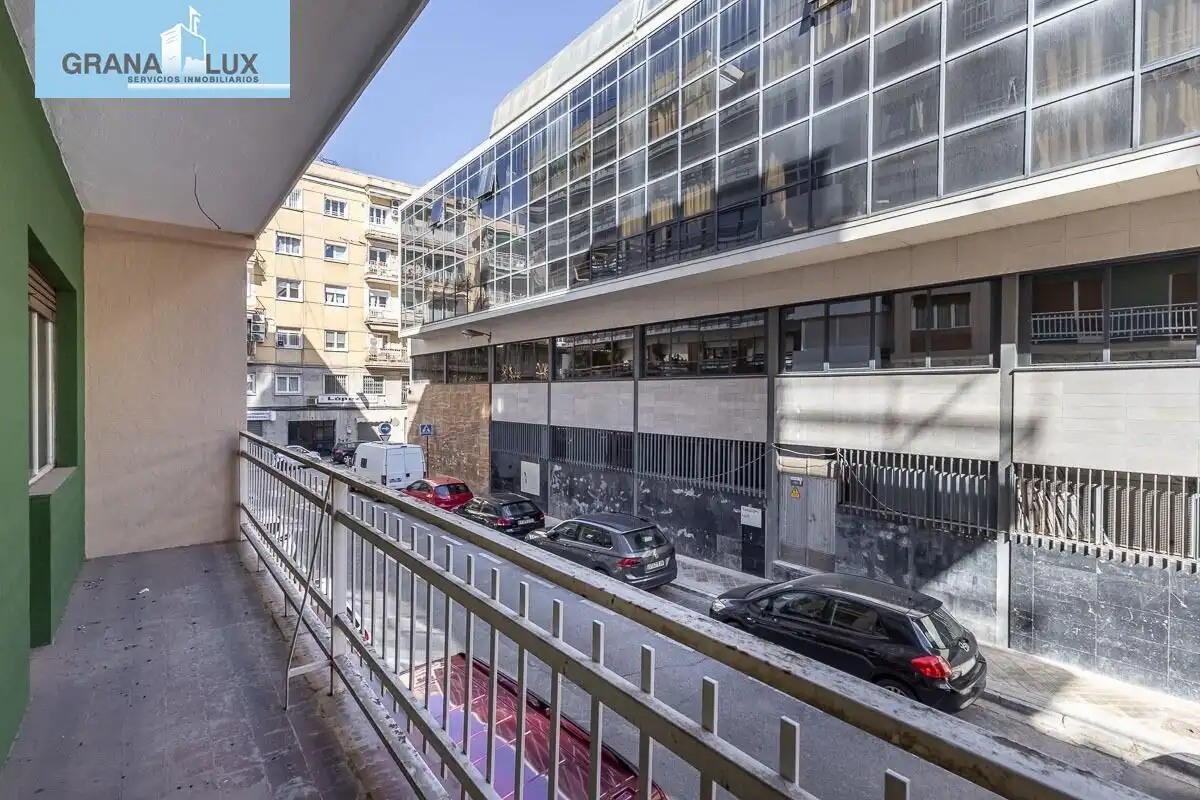 Piso con ascensor en venta en Calle de María Luisa de Dios