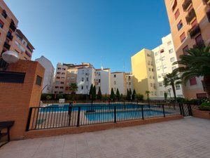 Exterior view of Study for rent in  Madrid Capital  with Air Conditioner, Heating and Oven