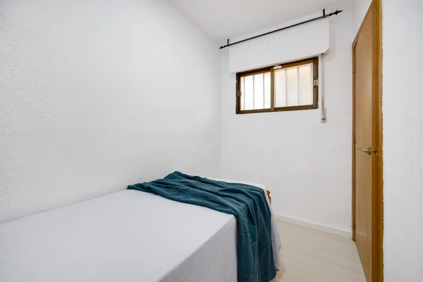 Dormitori de Apartament en venda en Torrevieja amb Aire condicionat, Terrassa i Moblat