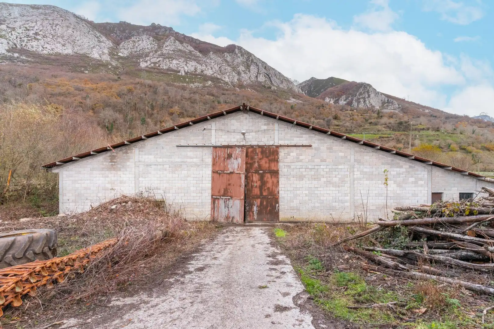 Vista exterior de Local en venta en Caso con Amueblado