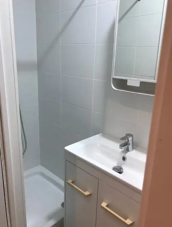 Baño de Piso de alquiler en Granada con Aire acondicionado, Calefacción y Amueblado