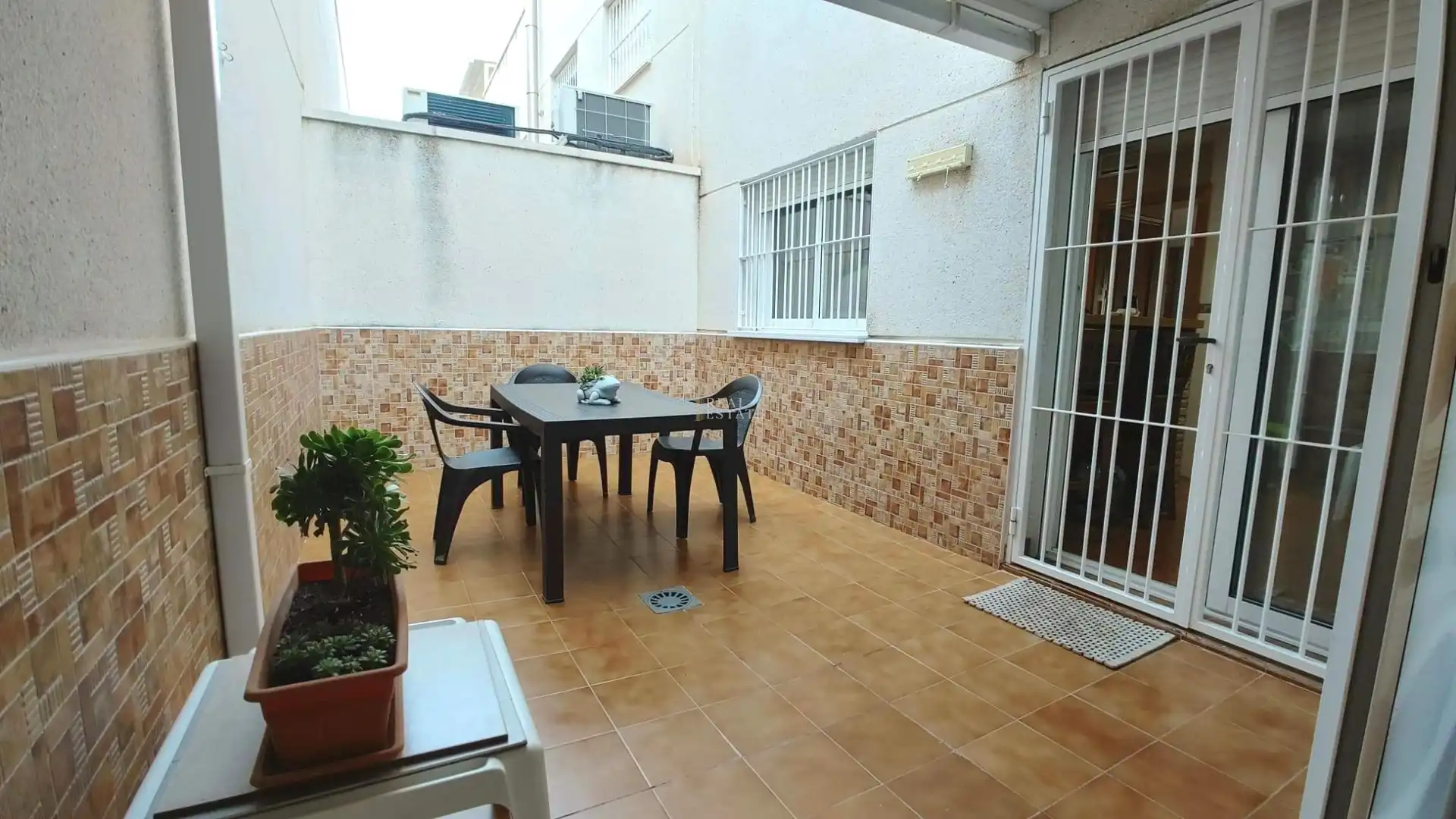 Detached homes for sale in C. Virgilio, Garres y Lages