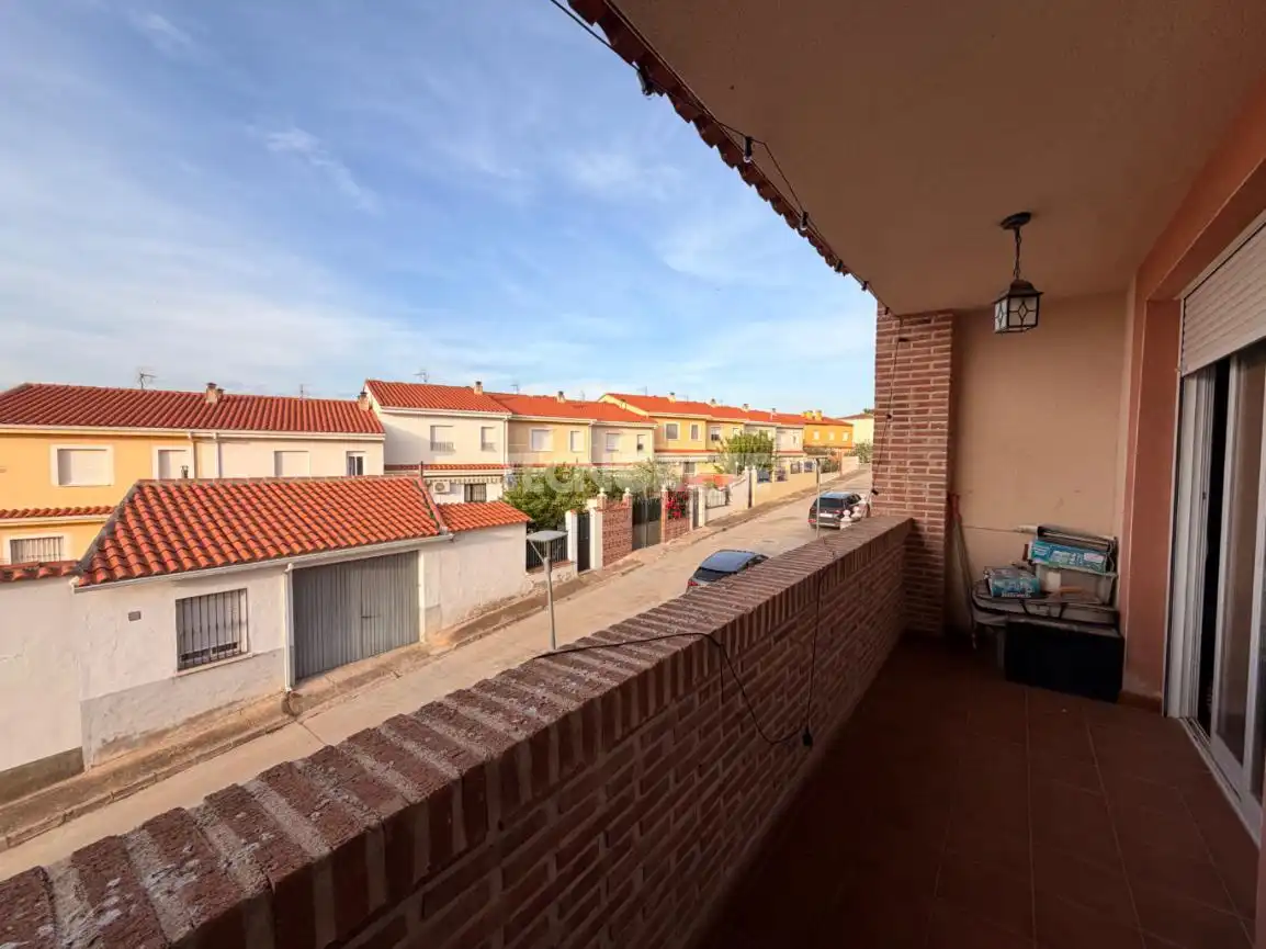 Vista exterior de Casa adosada en venta en Aldeanueva de Barbarroya con Aire acondicionado, Terraza y Amueblado