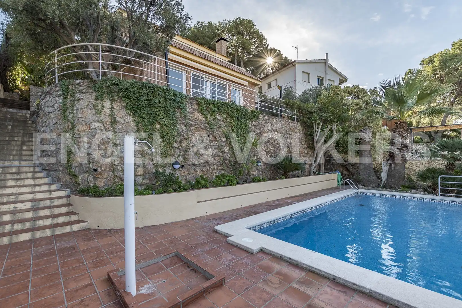 Vista exterior de Casa o xalet en venda en Castelldefels amb Aire condicionat, Calefacció i Jardí privat