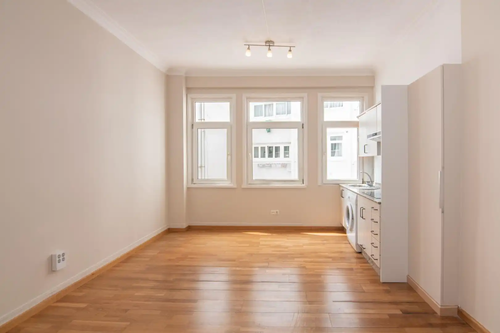 Apartamento de alquiler en Calle ROSALIA CASTRO, 13, Ensanche