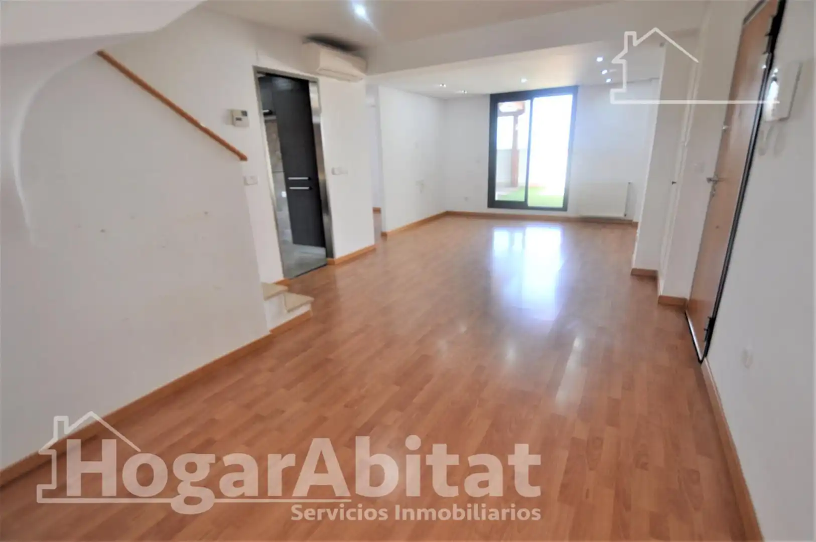 Sala de estar de Ático en venta en El Puig de Santa Maria con Aire acondicionado, Calefacción y Parquet