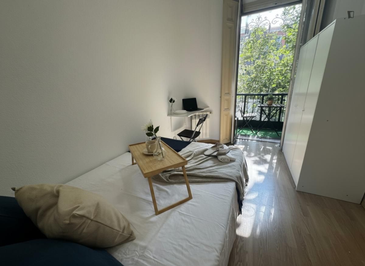 Dormitori de Apartament per a compartir en  Madrid Capital amb Calefacció, Moblat i Forn