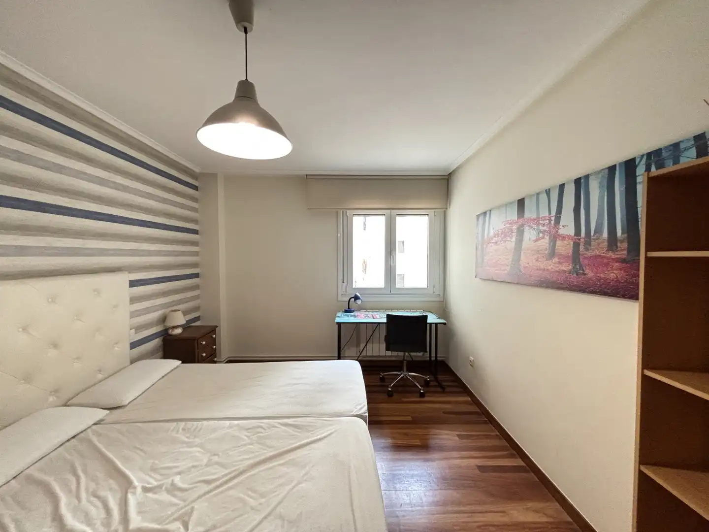 Schlafzimmer von Wohnung zur Miete in Santiago de Compostela  mit Heizung und Möbliert