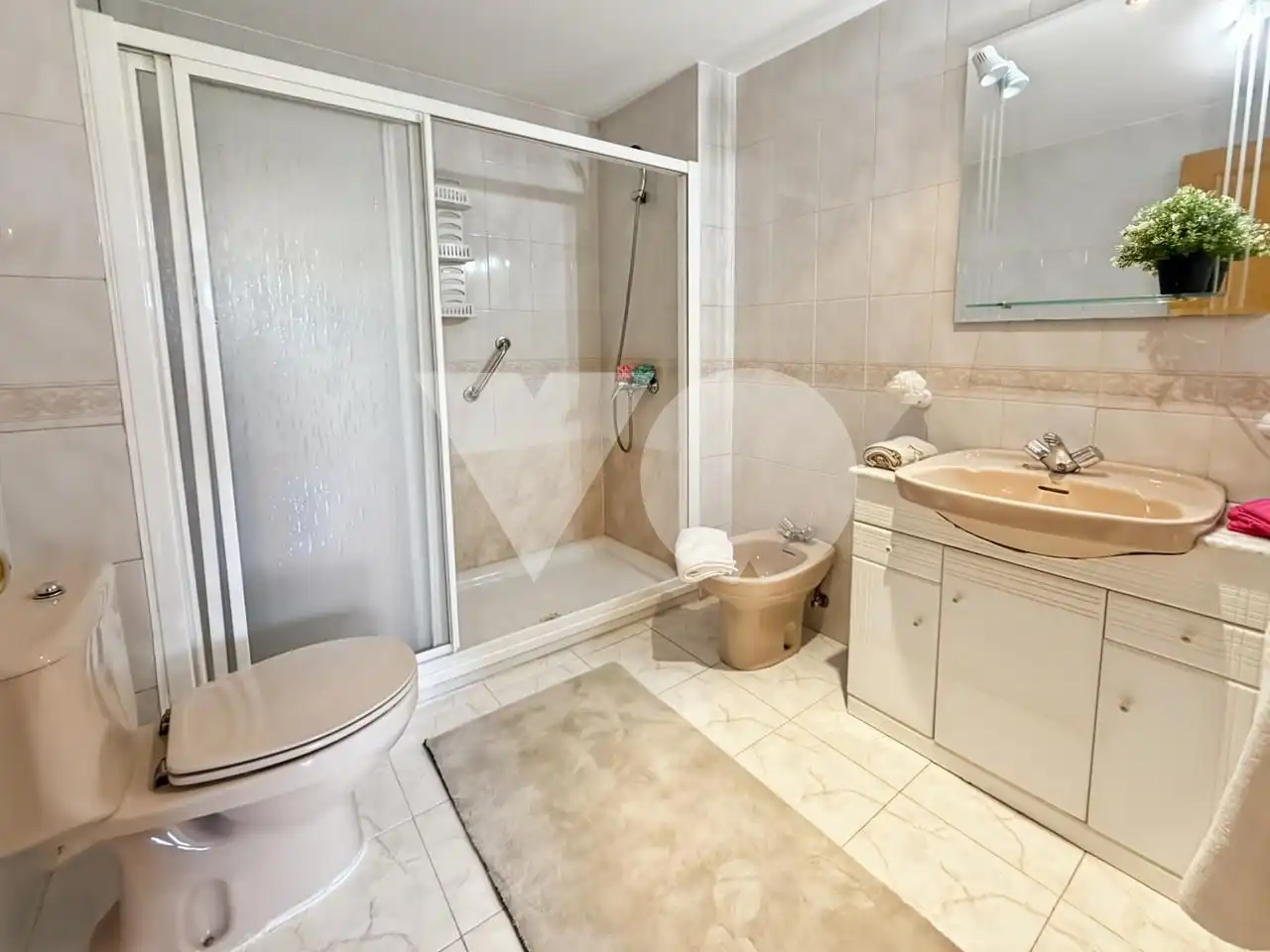 Bathroom of Flat for sale in Madrid  with Air Conditioner, Heating and Parquet flooring
