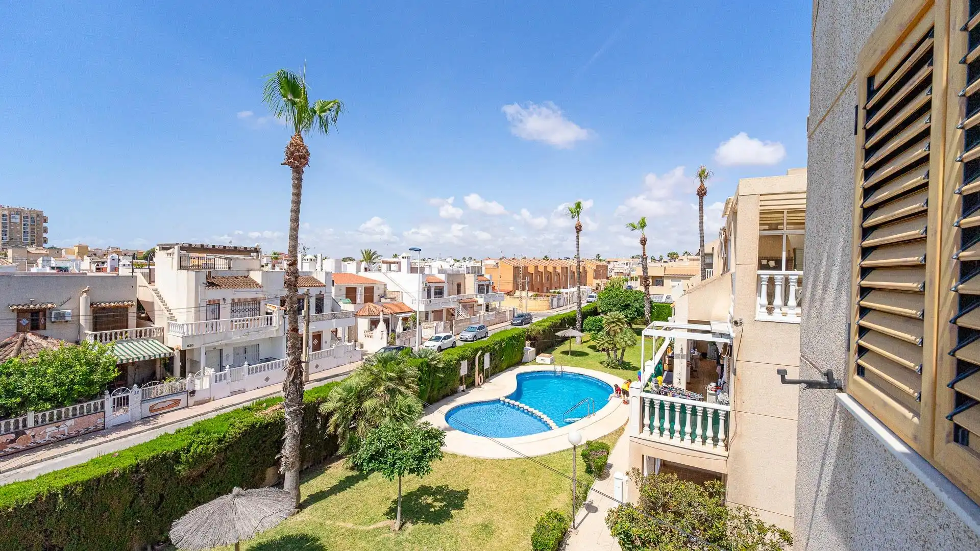 Außenansicht von Wohnungen zum Verkauf in Torrevieja mit Terrasse und Gemeinschaftspool