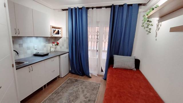 Apartamento en Alquiler en Calle ESPRONCEDA en Carolinas Bajas