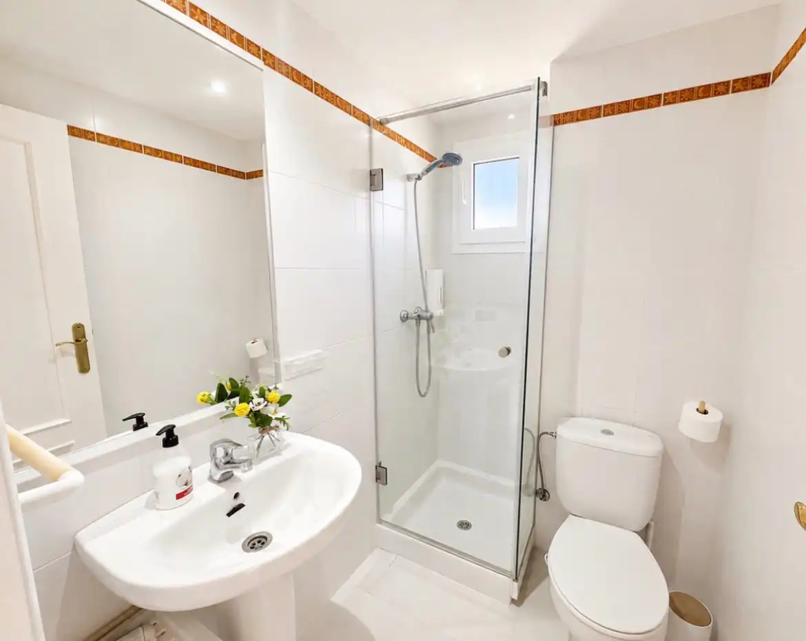 Bathroom of Houses for sale in Marbella  with Air Conditioner, Private garden and Terrace