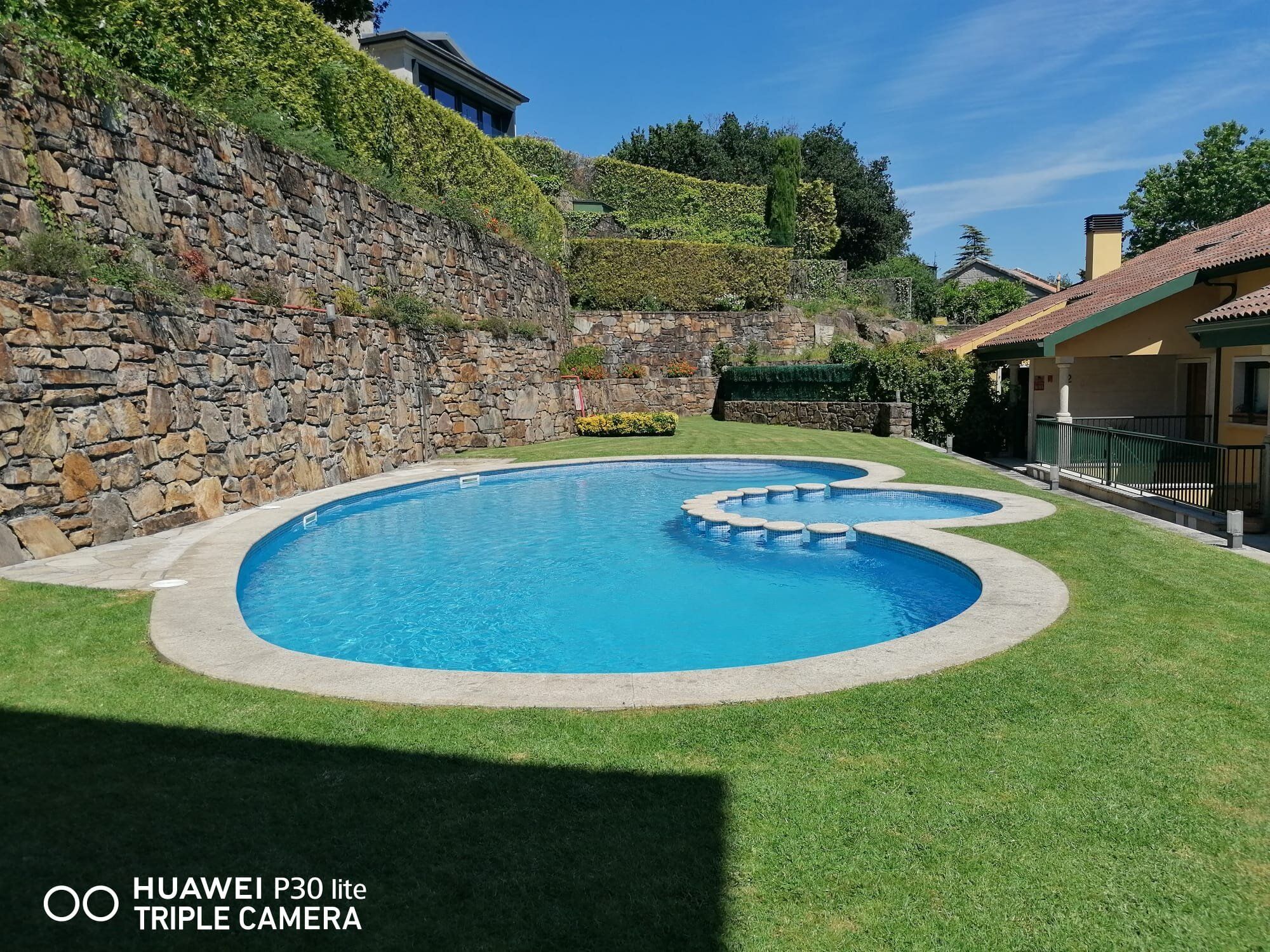 Piscina de Casa adosada en venda en Poio amb Jardí privat, Terrassa i Traster
