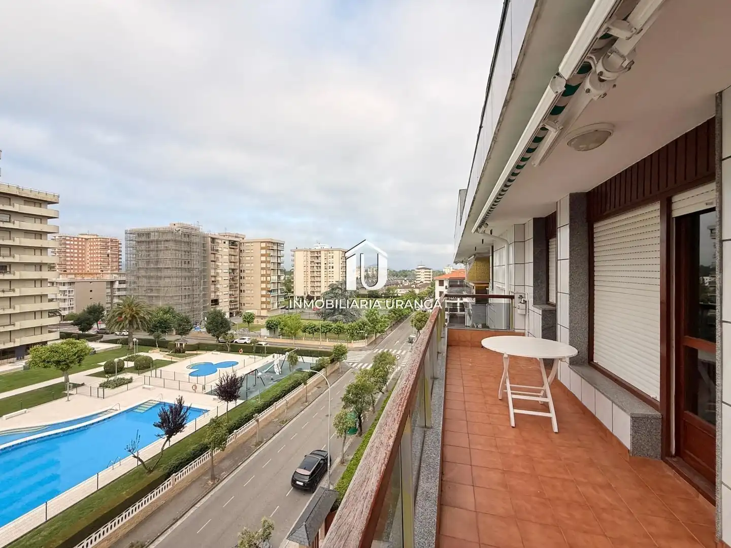 Vista exterior de Piso en venta en Laredo con Calefacción, Terraza y Trastero
