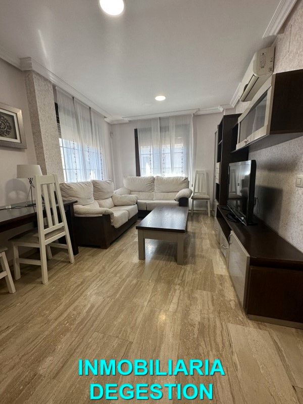 Sala de estar de Apartamento de alquiler en Linares con Aire acondicionado, Calefacción y Amueblado