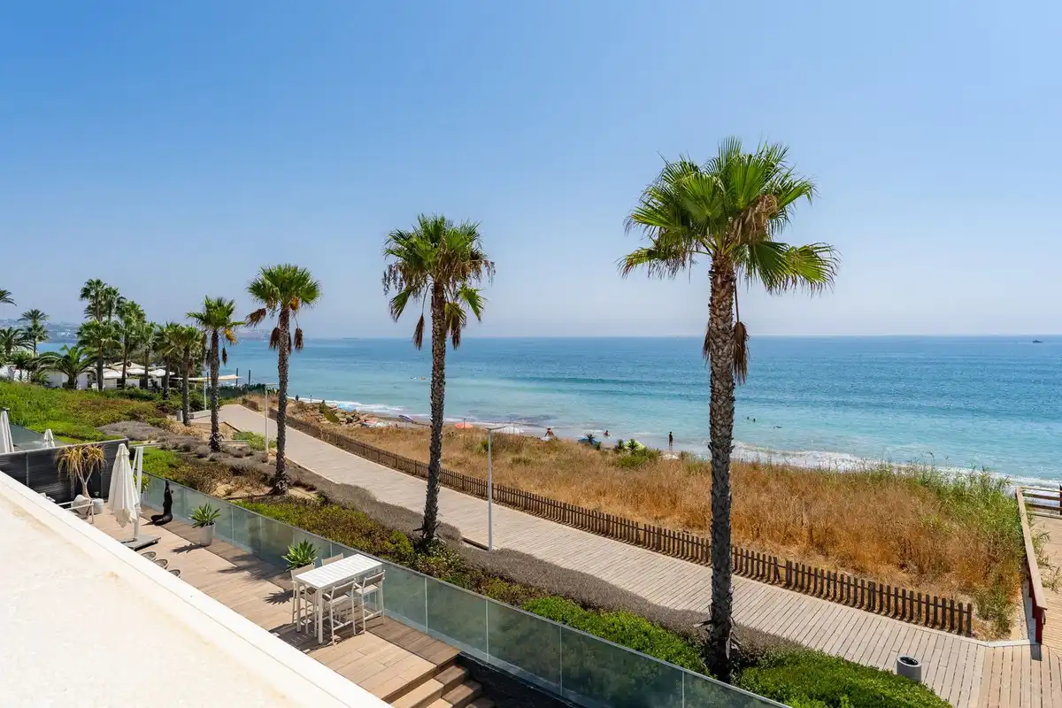 Terrassa de Casa adosada de lloguer en Estepona amb Aire condicionat, Traster i Piscina
