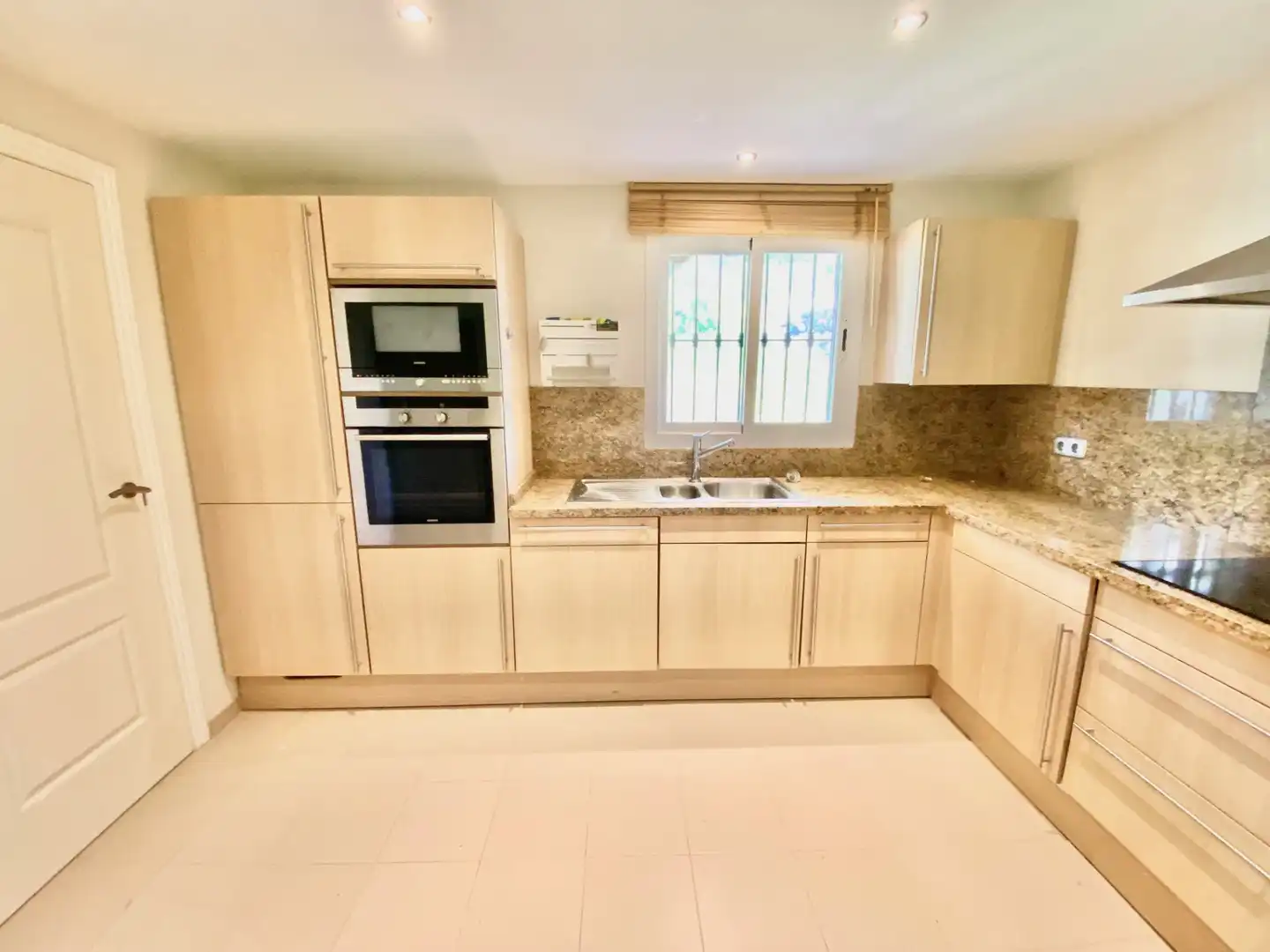 Apartments for rent in Benatalaya