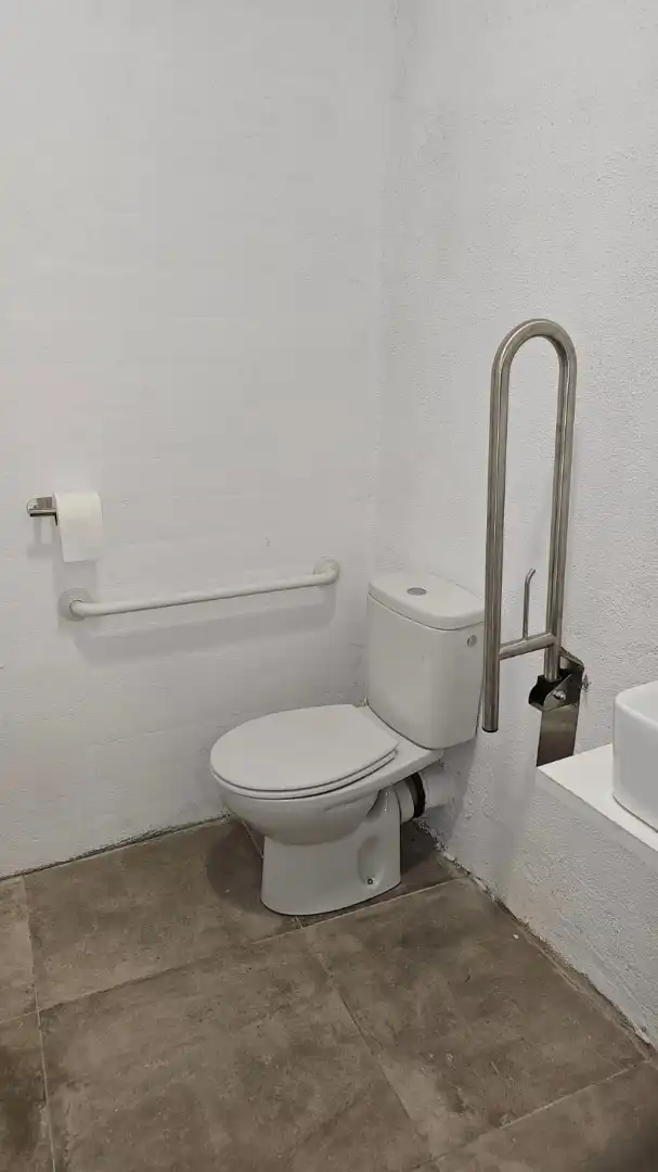 Baño de Local de alquiler en Vilanova del Vallès con Aire acondicionado y Calefacción