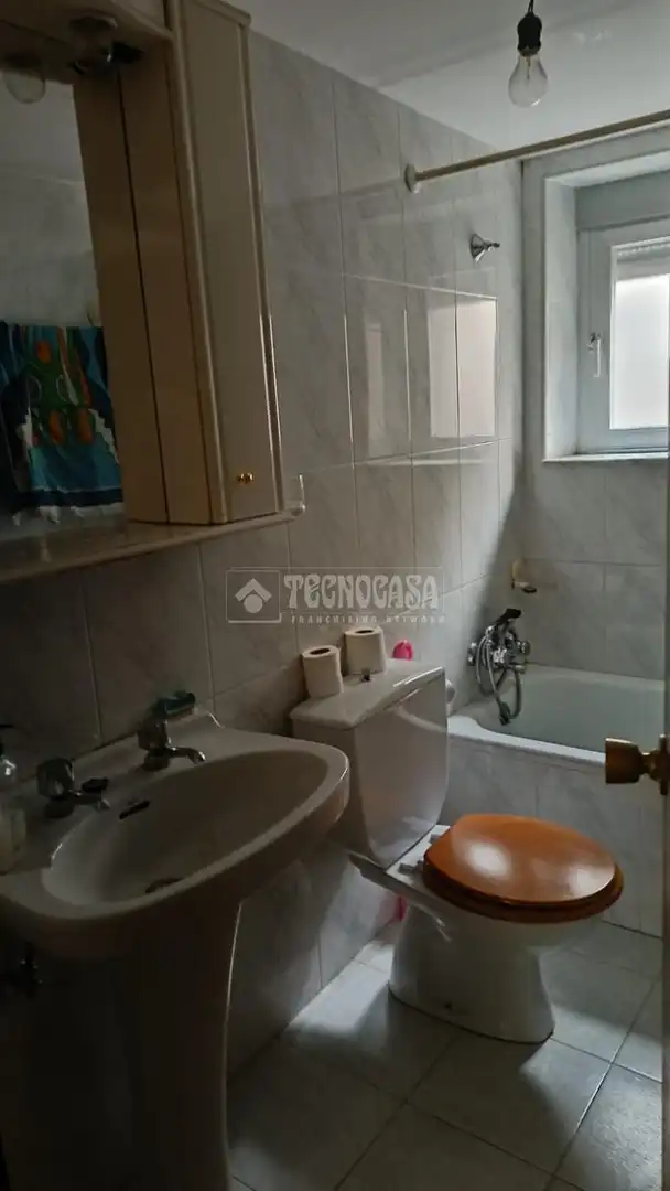 Bathroom of Houses for sale in Murias de Paredes