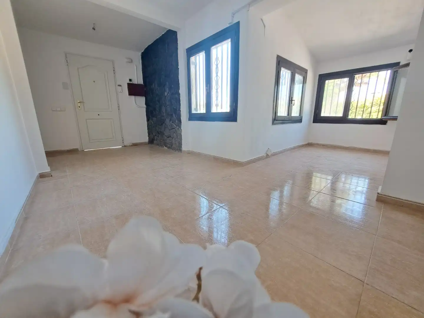 Sala d'estar de Casa o xalet en venda en Rubí