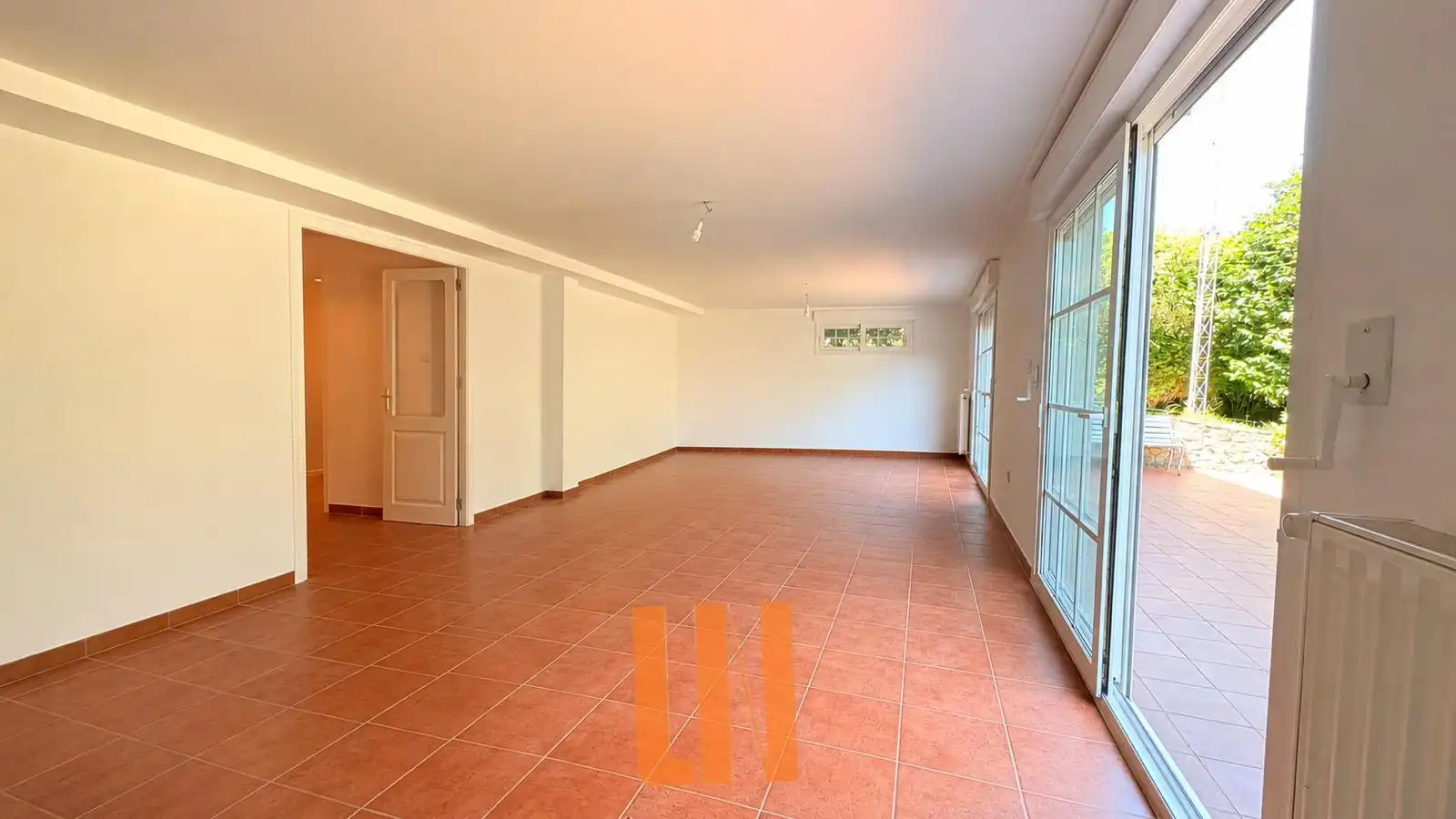 Sala d'estar de Casa o xalet en venda en Oleiros amb Calefacció, Jardí privat i Parquet