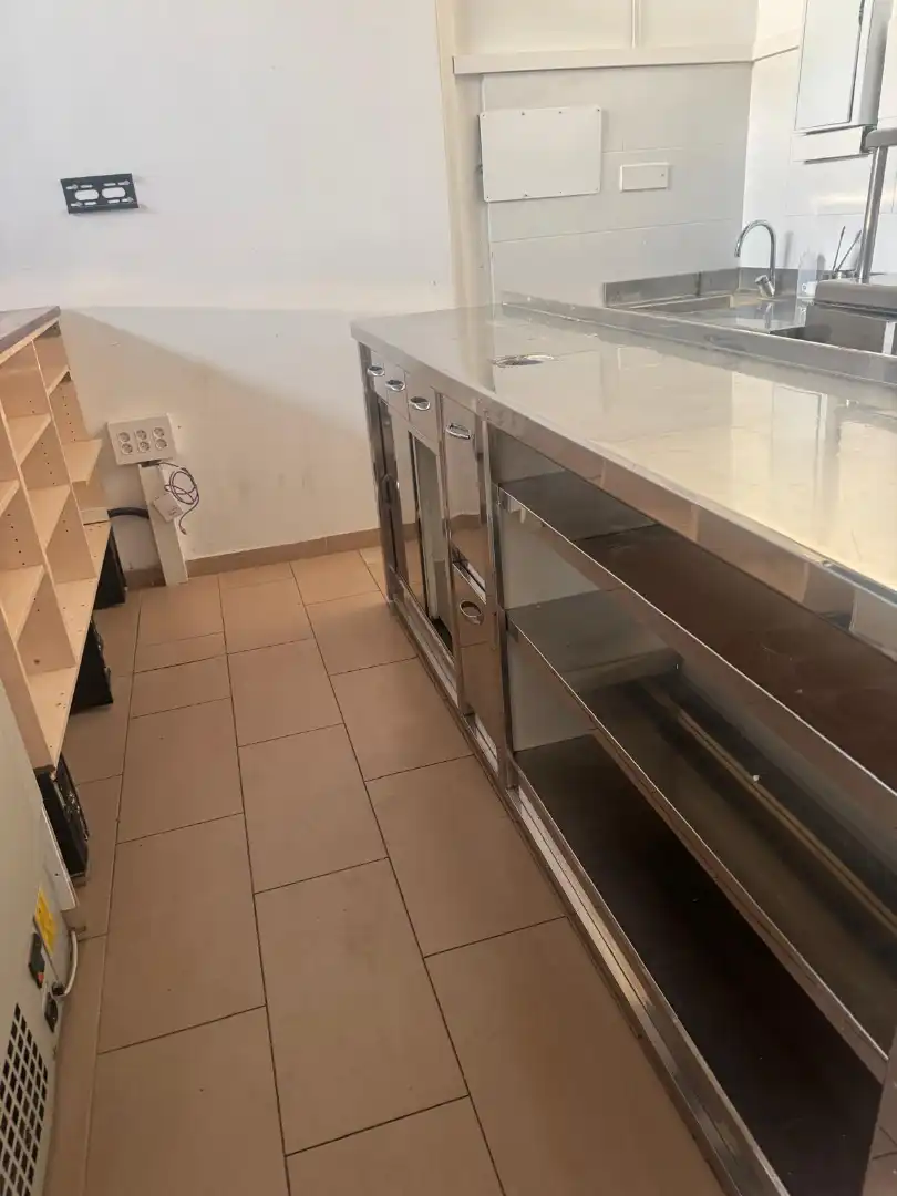 Cuina de Local en venda en Mataró amb Aire condicionat i Moblat