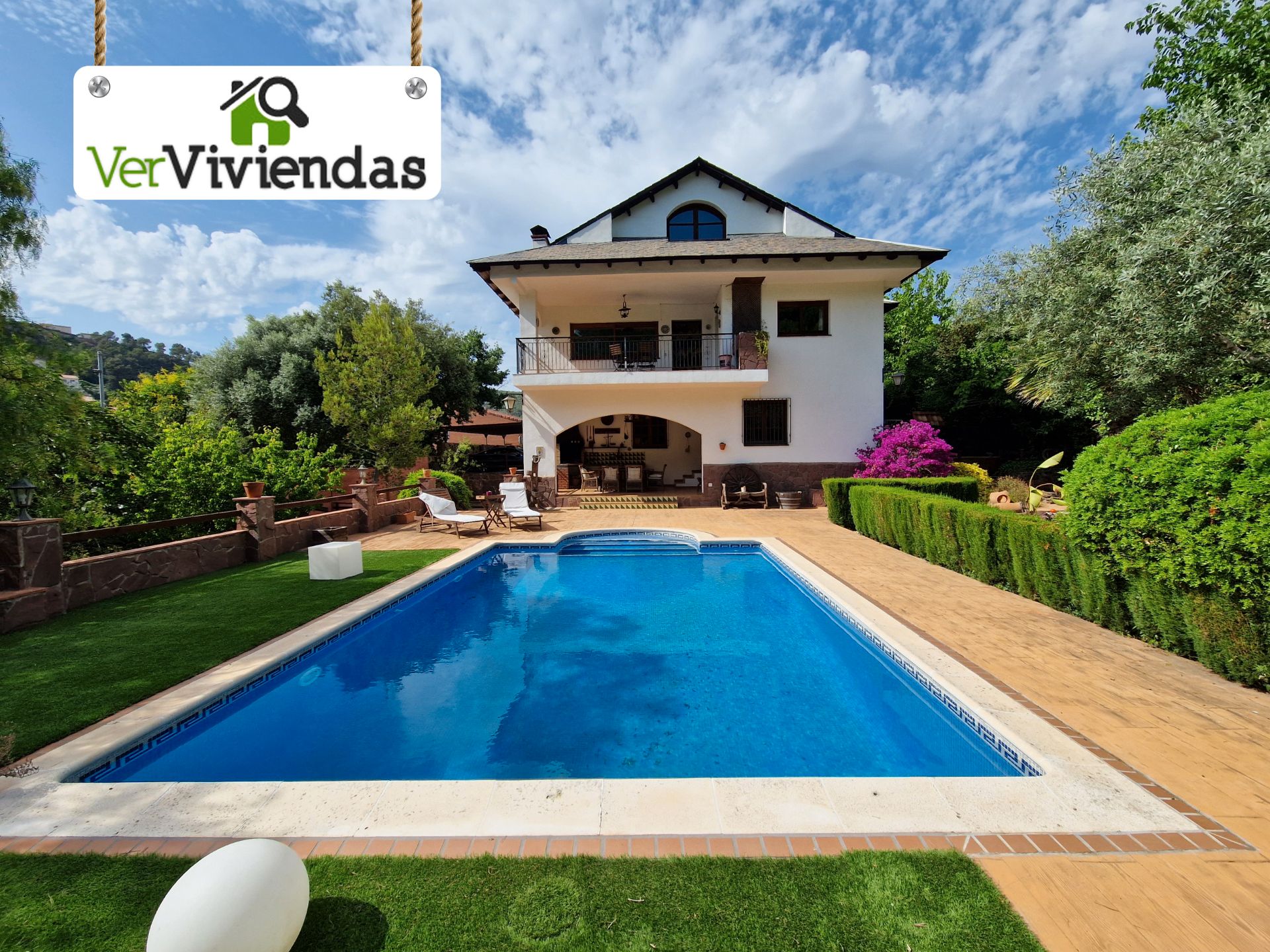 Piscina de Casa o xalet en venda en Vallirana amb Calefacció, Jardí privat i Parquet