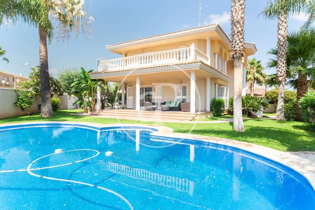 Casa-chalet en Alquiler en Carr.ª Campoamor en Montealegre