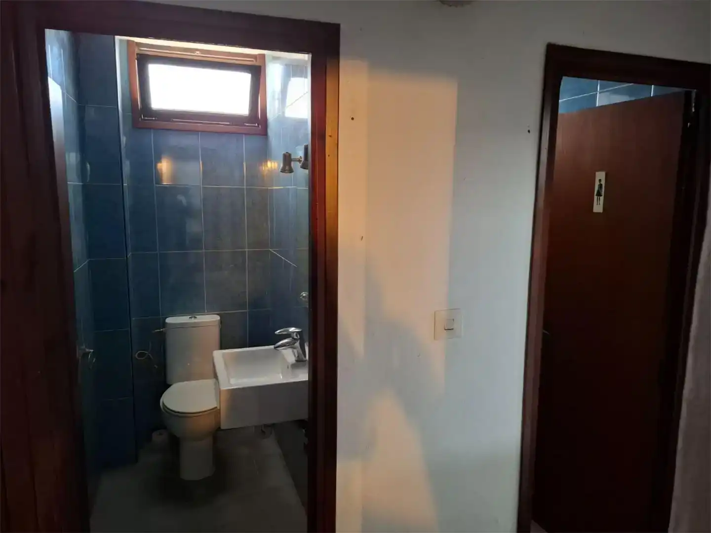 Badezimmer von Geschaftsraum zum Verkauf in Dénia mit Klimaanlage