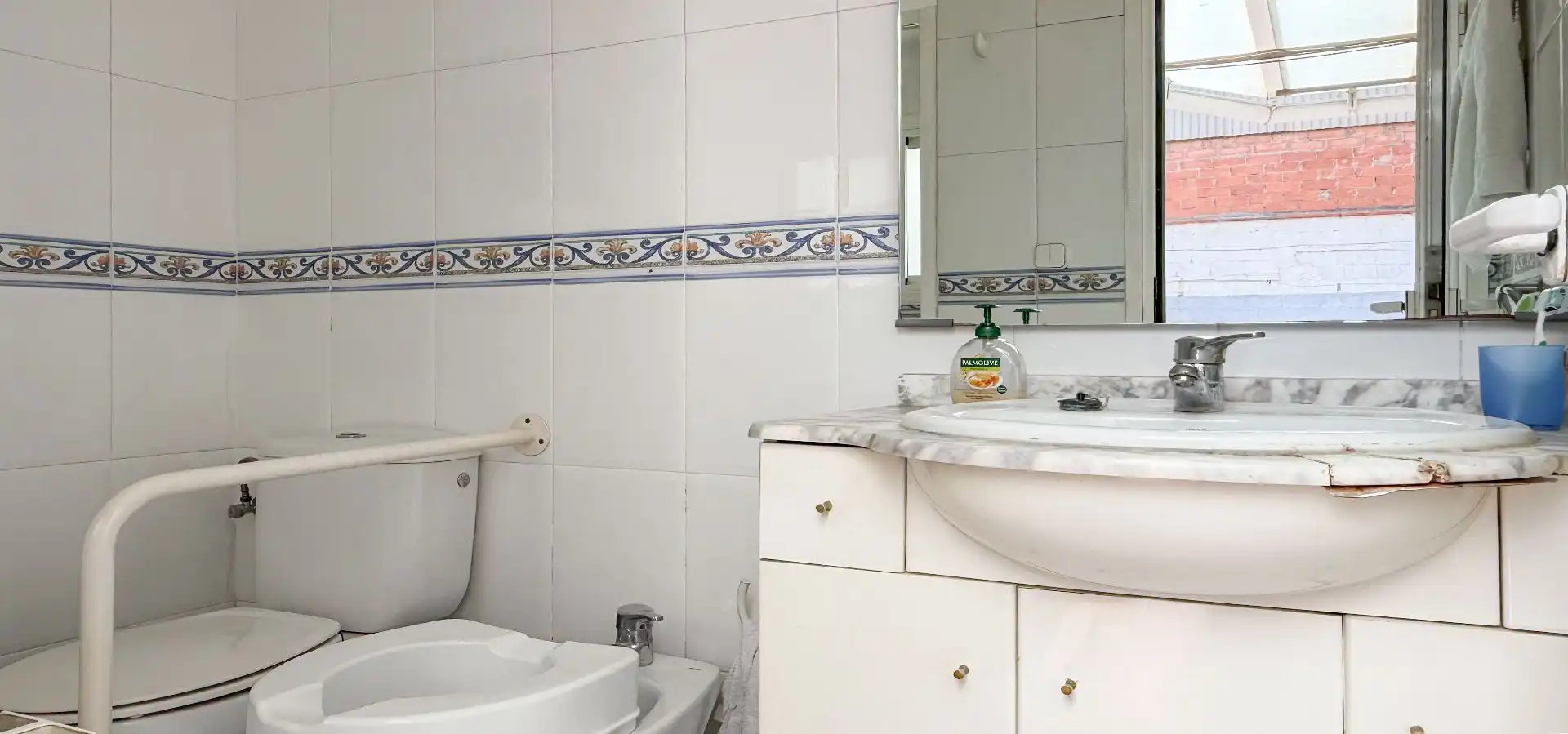 Baño de Casa o chalet en venta en Sant Boi de Llobregat con Aire acondicionado, Calefacción y Jardín privado