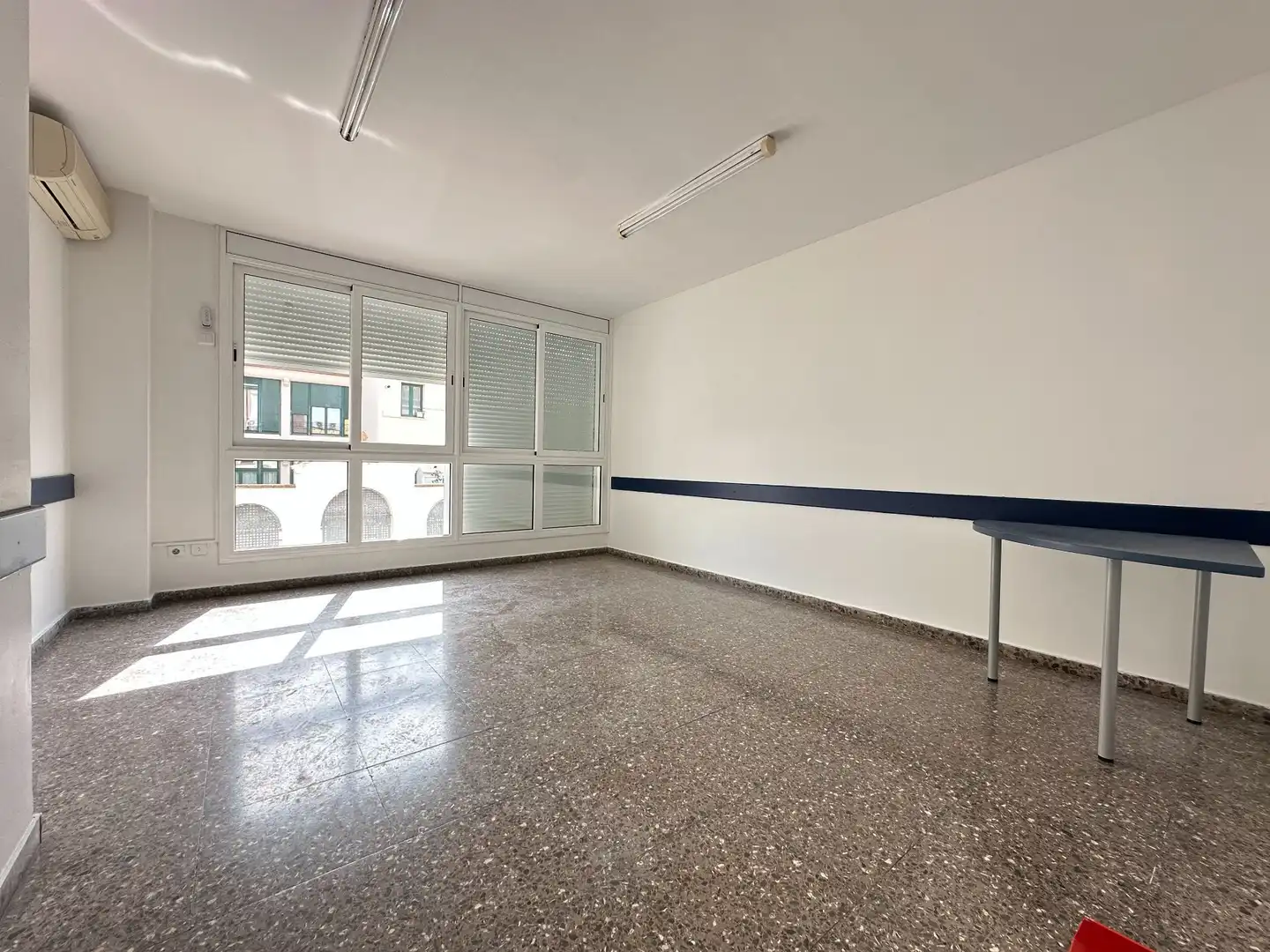 Ufficio con ascensore in affitto a Òdena