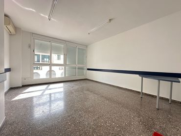 Ufficio con ascensore in affitto a Òdena
